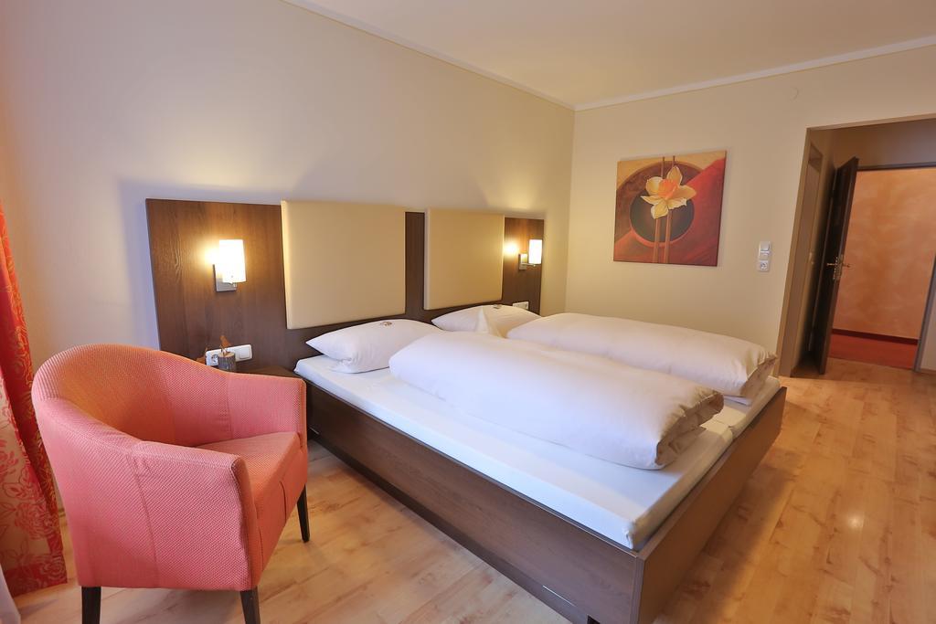 Hotel Bockmaier Oberpframmern ภายนอก รูปภาพ