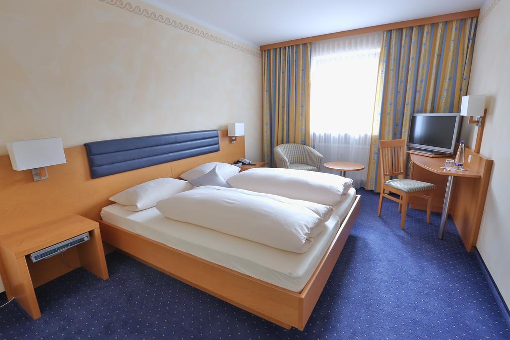 Hotel Bockmaier Oberpframmern ภายนอก รูปภาพ