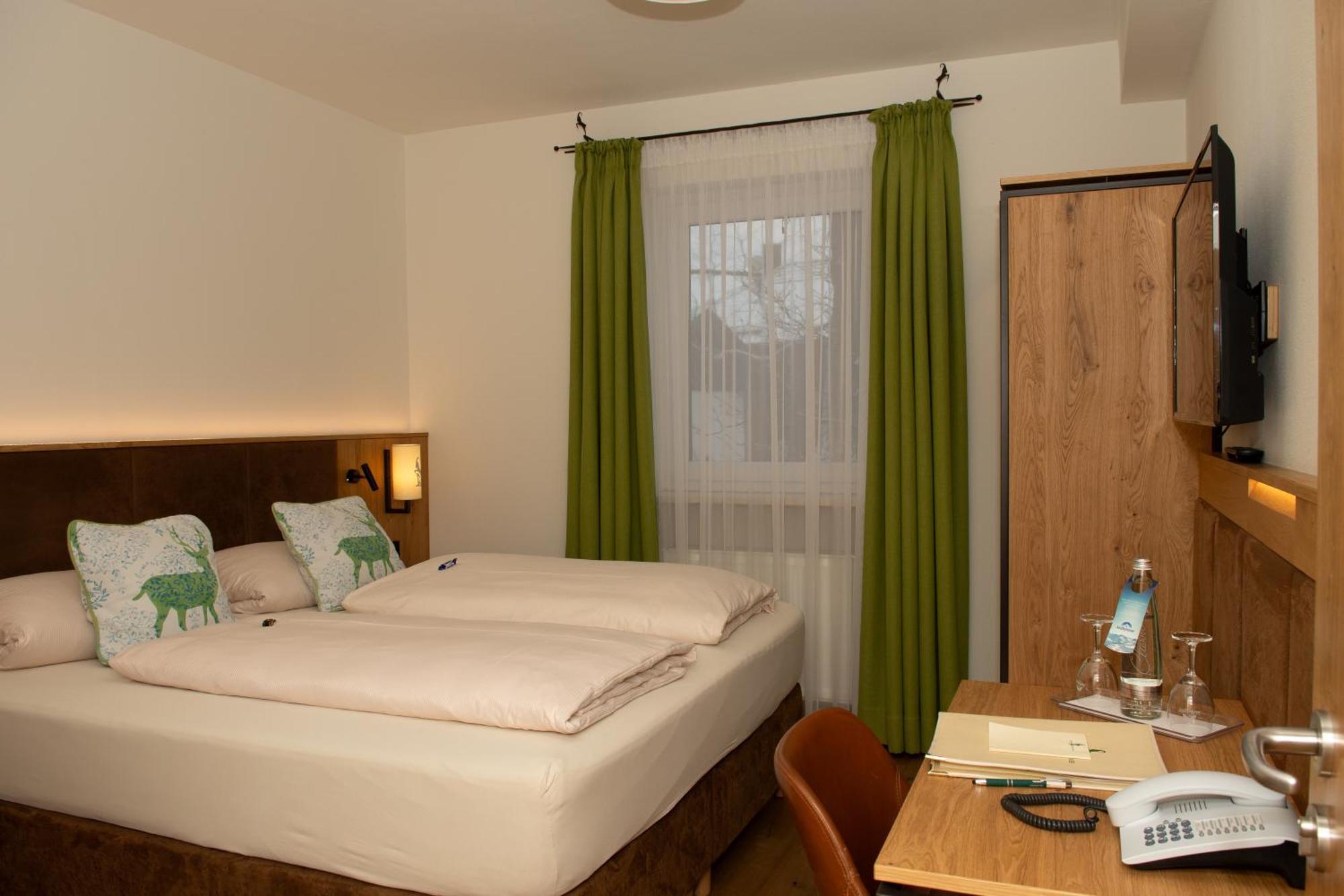 Hotel Bockmaier Oberpframmern ภายนอก รูปภาพ