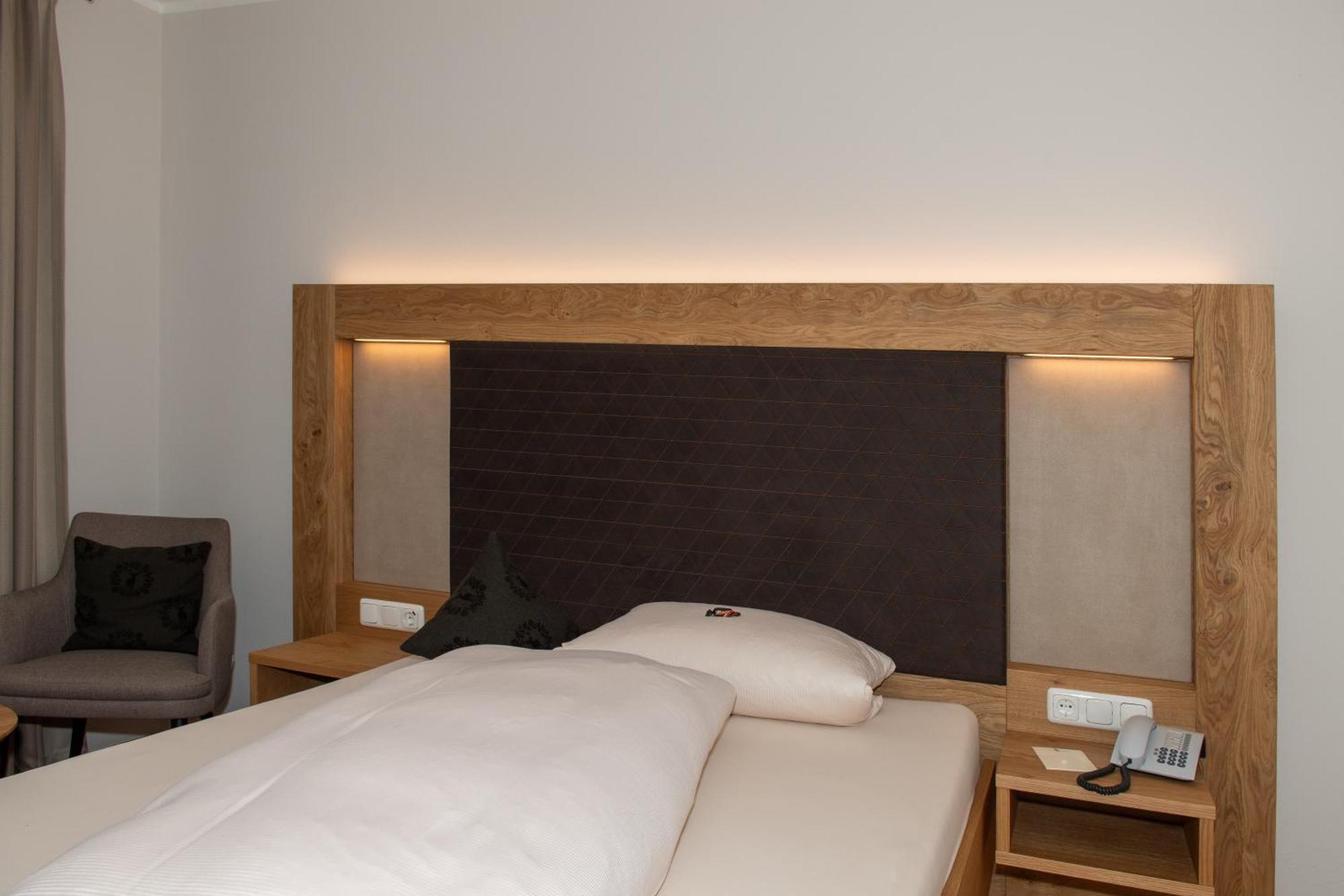 Hotel Bockmaier Oberpframmern ภายนอก รูปภาพ