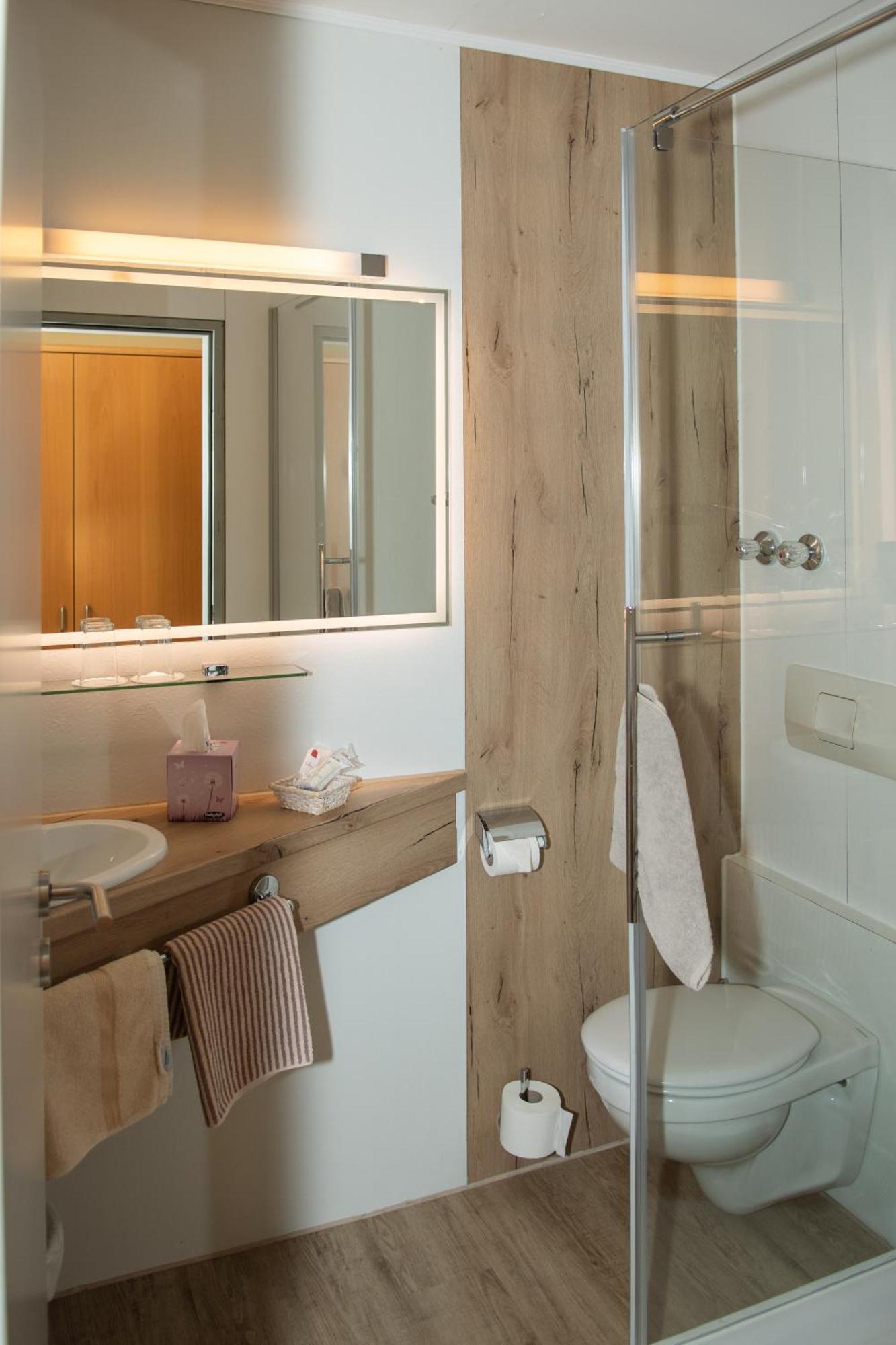 Hotel Bockmaier Oberpframmern ภายนอก รูปภาพ