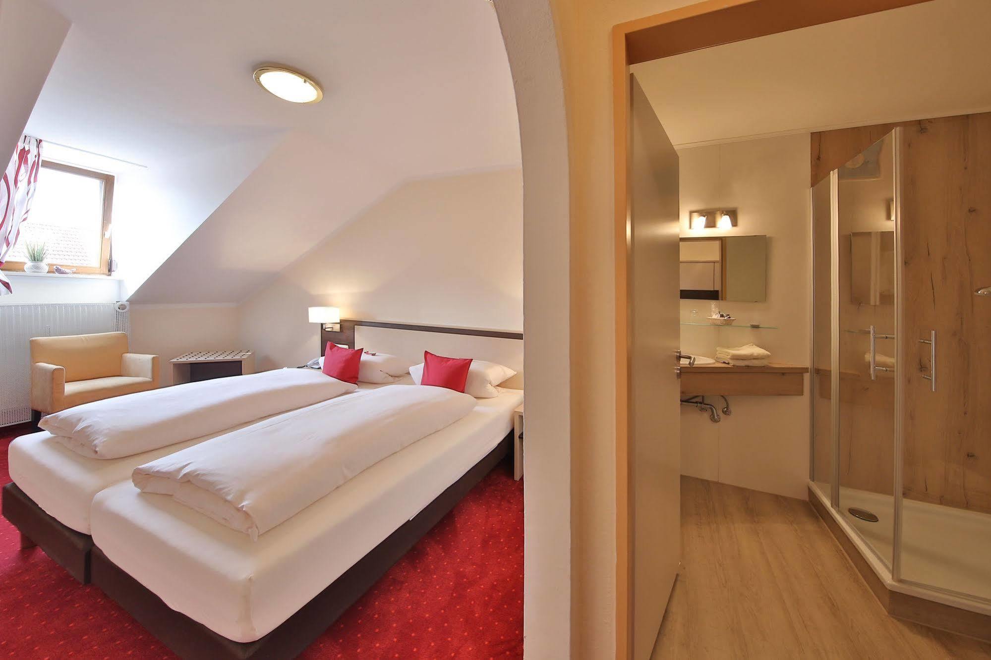 Hotel Bockmaier Oberpframmern ภายนอก รูปภาพ