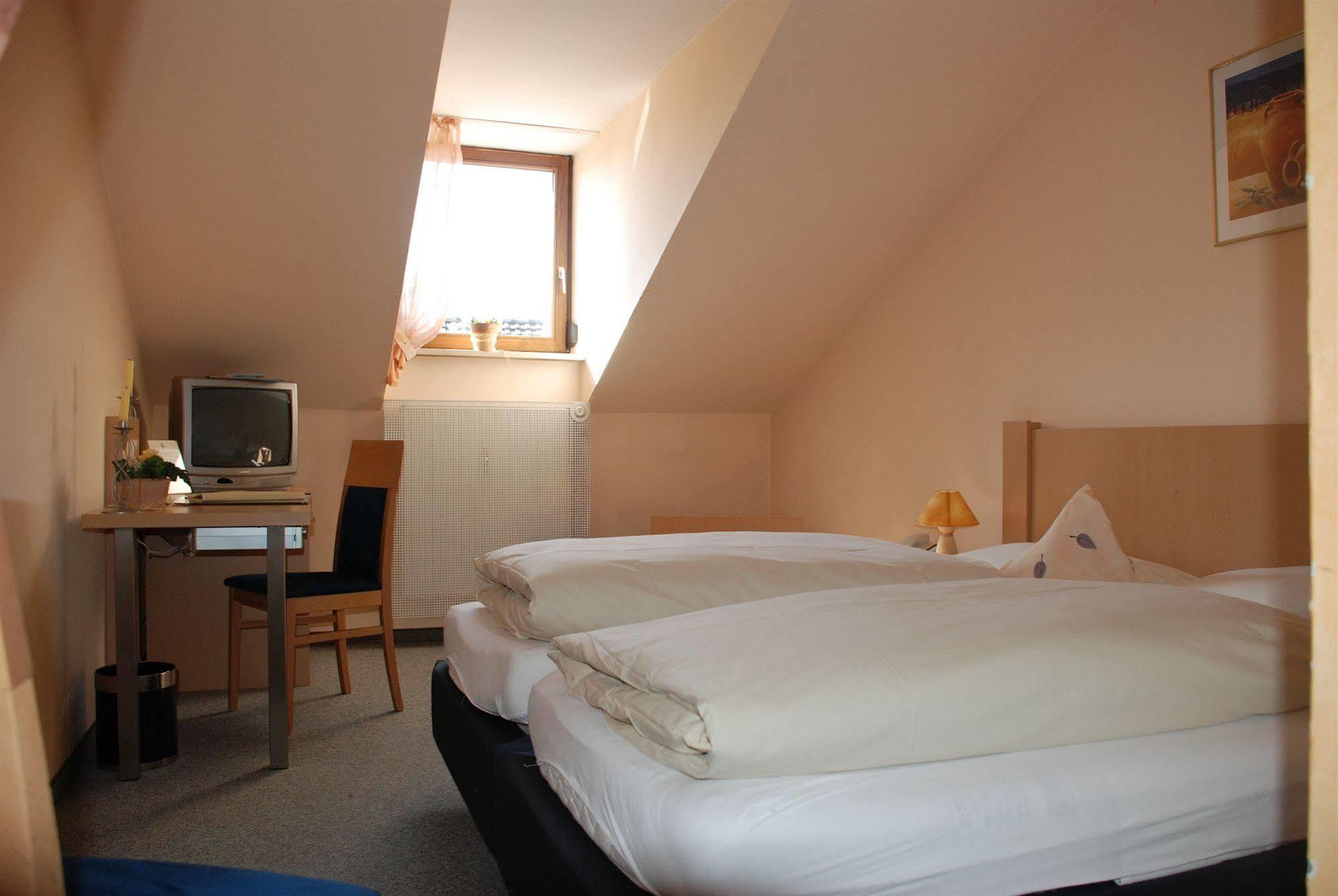 Hotel Bockmaier Oberpframmern ภายนอก รูปภาพ