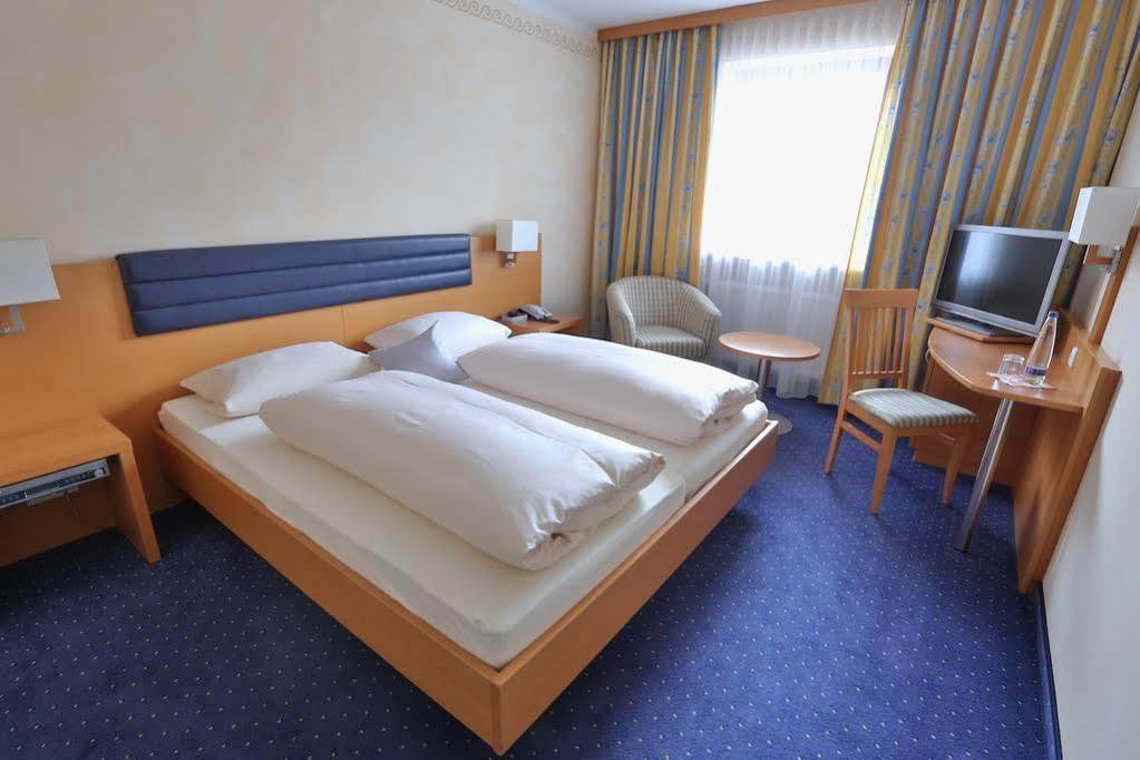 Hotel Bockmaier Oberpframmern ภายนอก รูปภาพ